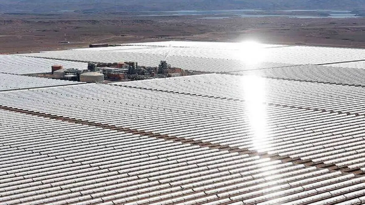 Una vista aérea de los espejos solares de la planta de energía solar concentrada Noor 1, próxima a la ciudad de Ouarzazate - AFP/FADEL SENNA