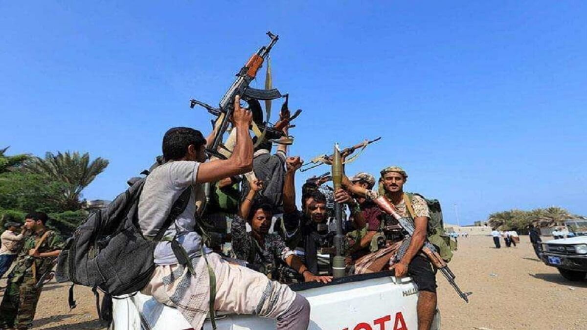 PHOTO / REUTERS – Militantes hutíes cerca de la ciudad de Hodeidah, Yemen