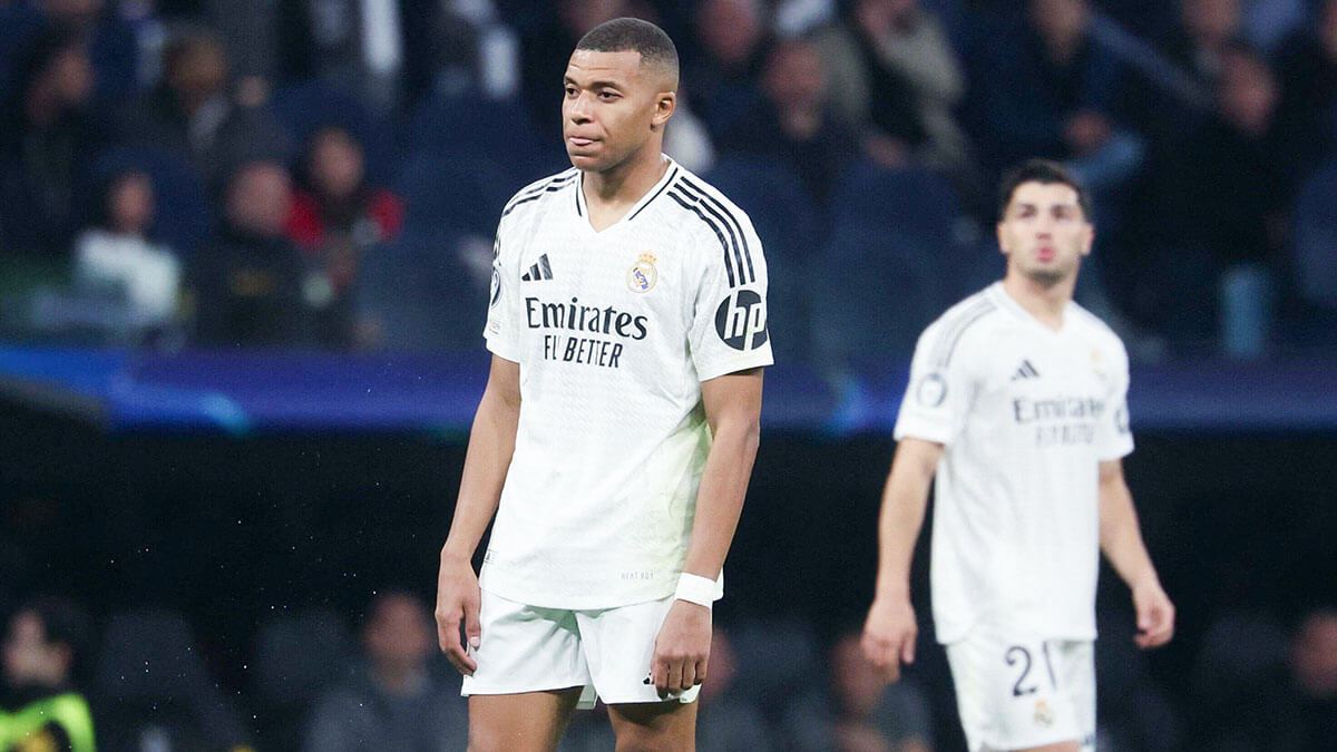 <p>El delantero francés del Real Madrid Kylian Mbappé durante el partido de fútbol de la jornada 4 de la fase de liga de la UEFA Champions League entre el Real Madrid CF y el AC Milan en el estadio Santiago Bernabéu en Madrid el 5 de noviembre de 2024 - AFP/OSCAR DEL POZO </p>