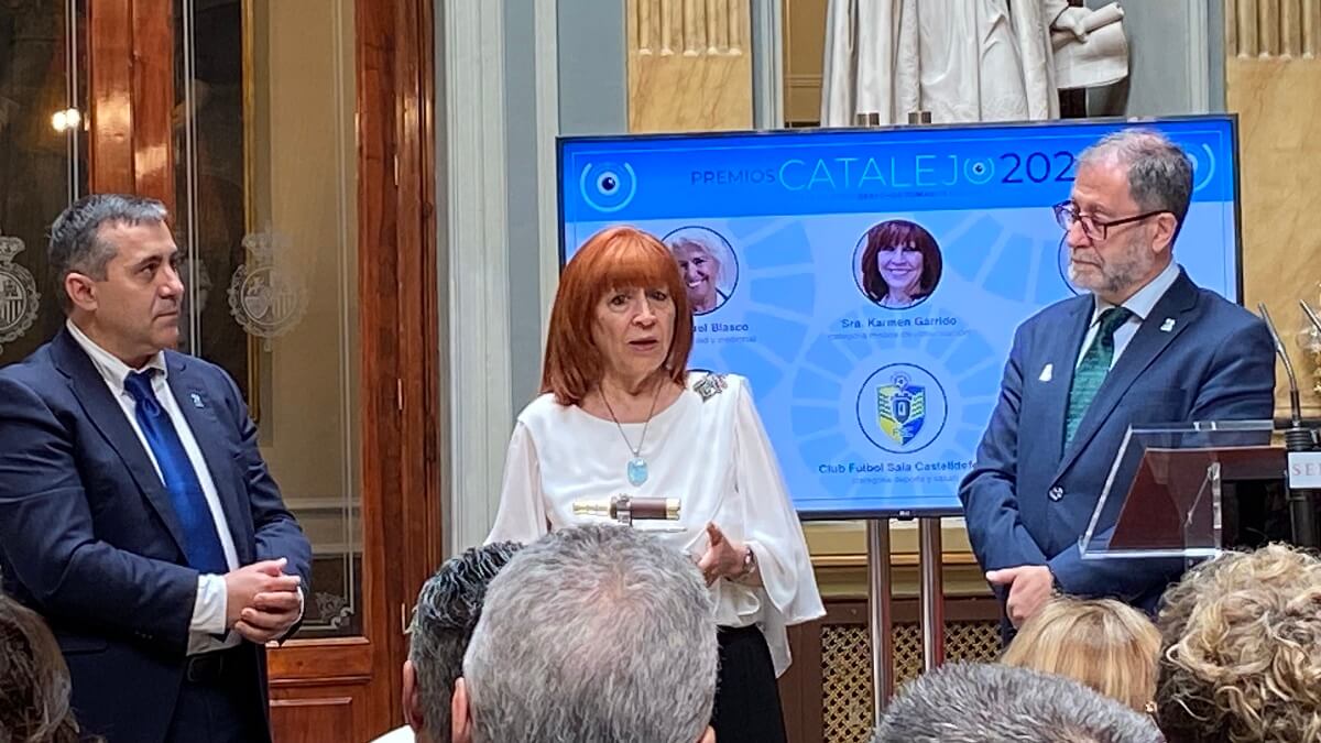 Karmen Garrido, galardonada con el Premio Catalejo 2025 en la categoría de medios de comunicación - PHOTO/ATALAYAR