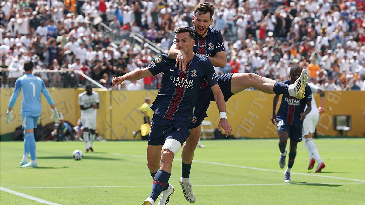 <p>Fabian Ruiz del Paris St Germain celebra su primer gol con Khvicha Kvaratskhelia - REUTERS/ AMANDA PEROBELLI </p>