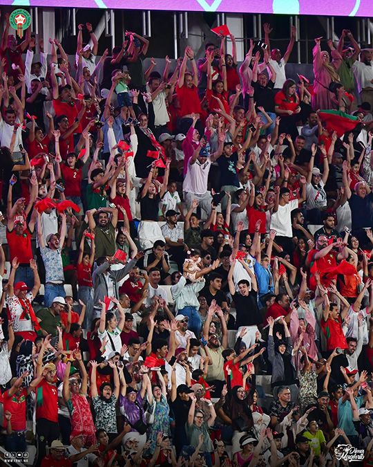 Afición marroquí celebrando el último gol de la tanda de penaltis que llevó a la selección de las Leonas del Atlas a la segunda final consecutiva de la Copa Africana de Naciones Femenina (WAFCON) en el Estadio Olímpico de Rabat, el 23 de julio - PHOTO/X/ENMAROC
