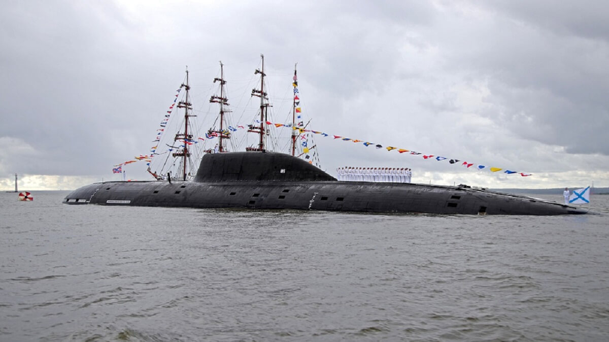 La Armada rusa cuenta con submarinos de ataque de propulsión nuclear como los de la clase Yasen (proyecto 885) mostrado en la revista naval de 2023 en la gran base de Kronstadt, en las inmediaciones de San Petersburgo - PHOTO/Kremlin