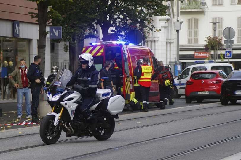 Servicios de emergencia atienden a los heridos en Niza