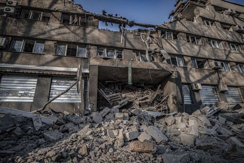 PHOTO/MARÍA SENOVILLA – La parte residencial del barrio donde se encuentra la refinería de Odesa, el día del bombardeo por parte del Ejército ruso a esta infraestructura