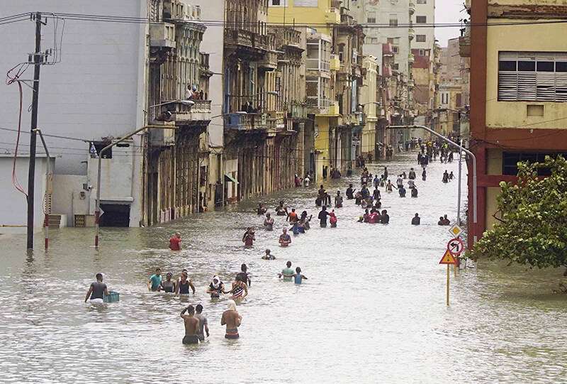 Fotografia de archivo de una Calle inundada después del paso del huracán Irma en La Habana, Cuba, el 10 de septiembre de 2017