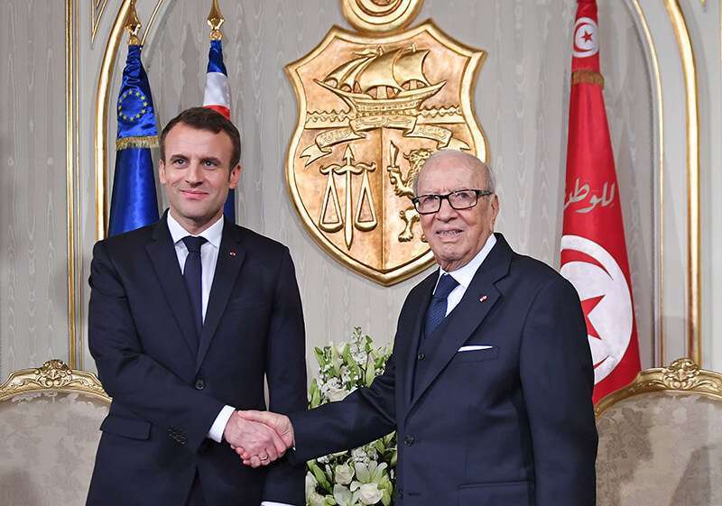 Fotografia de archivo del 31 de enero de 2018 del presidente francés Emmanuel Macron y del presidente tunecino Beji Caid Essebsi