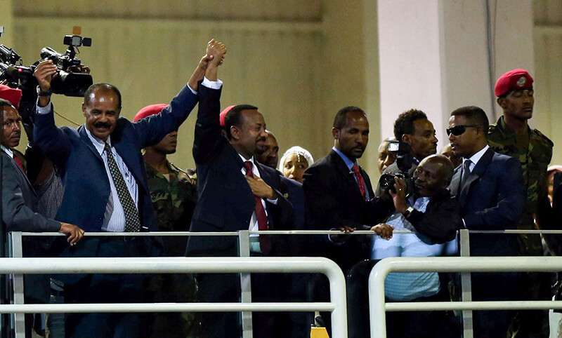 El presidente de Eritrea, Isaias Afwerki, y el primer ministro etíope, Abiy Ahmed durante un concierto en el Salón del Milenio en Addis Abeba, Etiopía, el 15 de julio de 2018
