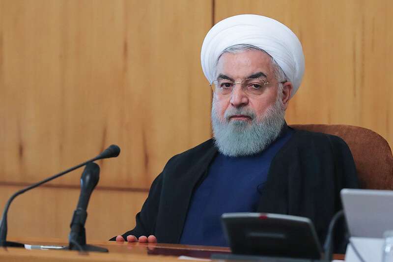 El presidente iraní Hasán Rohaní, asiste a una reunión del gabinete en la capital, Teherán
