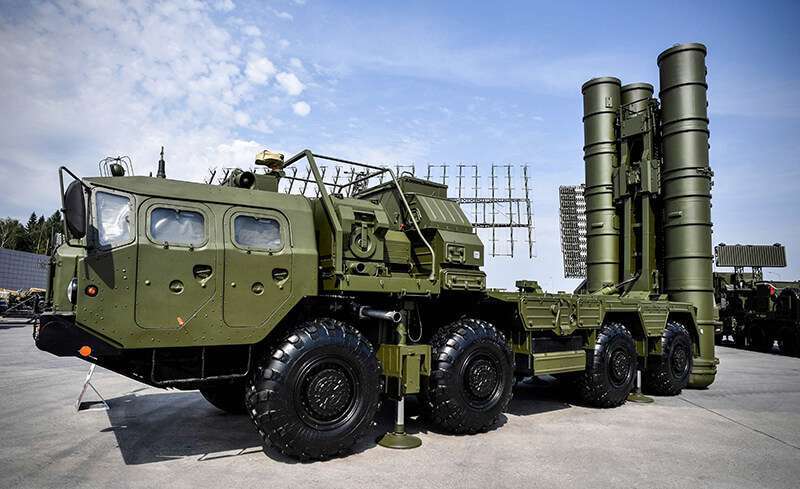 Sistema ruso de lanzamiento de misiles antiaéreos S-400