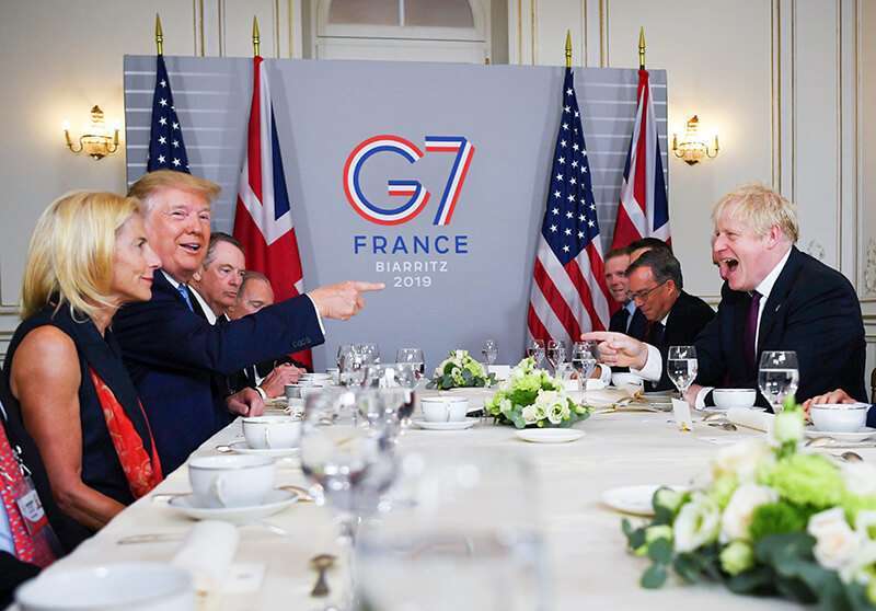 El presidente de Estados Unidos, Donald Trump, y el primer ministro británico, Boris Johnson, celebran una reunión bilateral durante la cumbre del G7 en Biarritz, Francia, el 25 de agosto de 2019