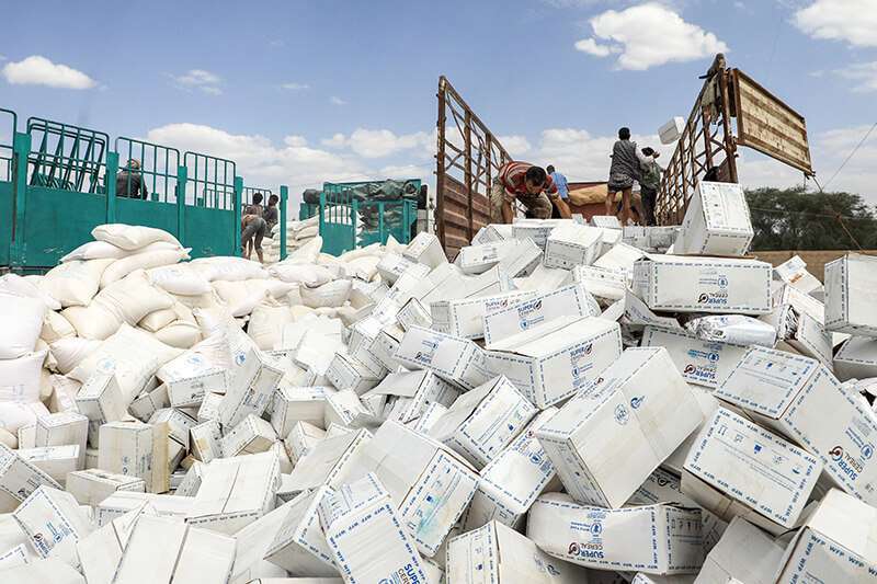 Los rebeldes hutí del Yemen destruyeron una remesa de lo que, según dijeron, era ayuda alimentaria de las Naciones Unidas, caducada, para el país devastado por la guerra, que se tambalea al borde de la hambruna