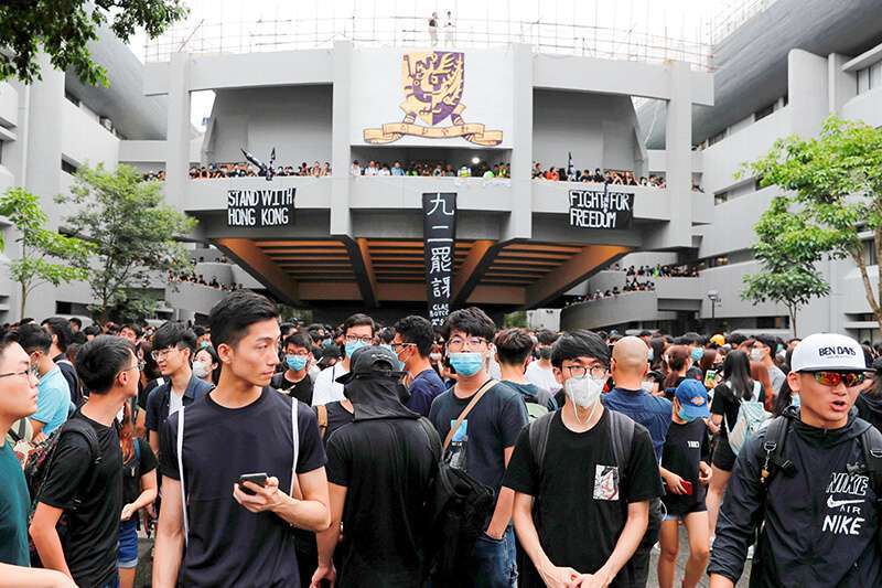 Los estudiantes participan en una protesta contra el proyecto de ley de extradición en la Universidad China de Hong Kong, China, el 2 de septiembre de 2019