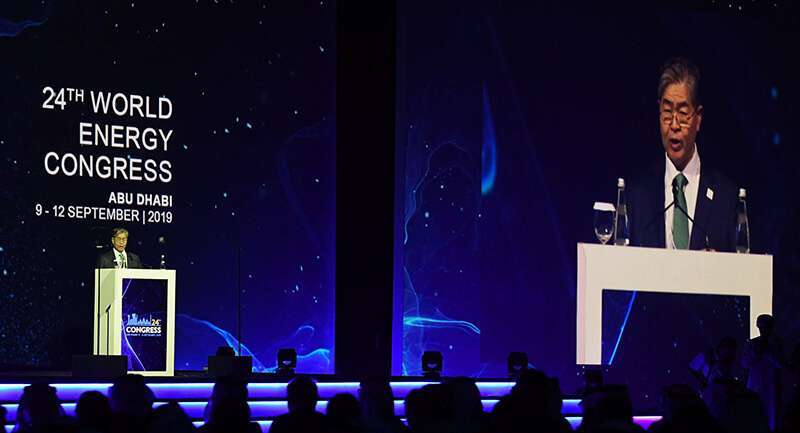 David Kim, presidente del Consejo Mundial de la Energía (CME), habla durante la ceremonia de apertura del 24º Congreso Mundial de la Energía en Abu Dhabi, la capital de los Emiratos Árabes Unidos, el 9 de septiembre de 2019