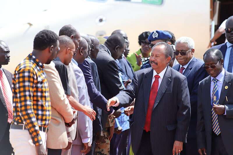 El primer ministro de Sudán, Abdalla Hamdok, llega para reunirse con el Consejo Soberano de Sudán y los líderes rebeldes para una hoja de ruta para las conversaciones de paz, en Juba, Sudán del Sur, el 12 de septiembre de 2019
