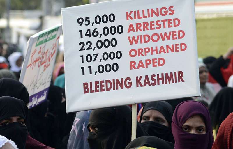 El primer ministro de Pakistán, Imran Khan, aseguró el viernes a los residentes de la disputada Cachemira que expondrá la opresión india y las violaciones de los derechos humanos en la región durante años cuando se dirija a la Asamblea General de la ONU este mes