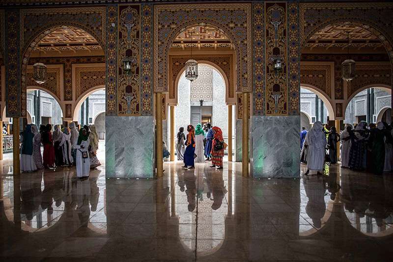 Como en la mayoría de mezquitas, en la nueva mezquita de Dakar las mujeres y los hombres disponen de espacios de oración separados