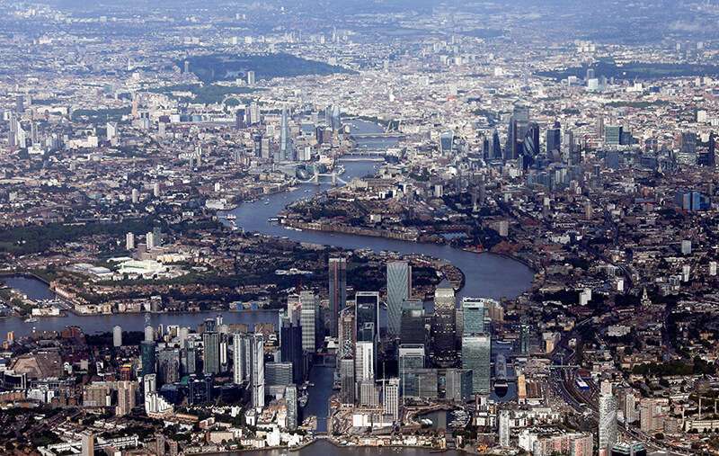 Canary Wharf y el distrito financiero de la ciudad de Londres se ven desde una vista aérea, Gran Bretaña, el 8 de agosto de 2019