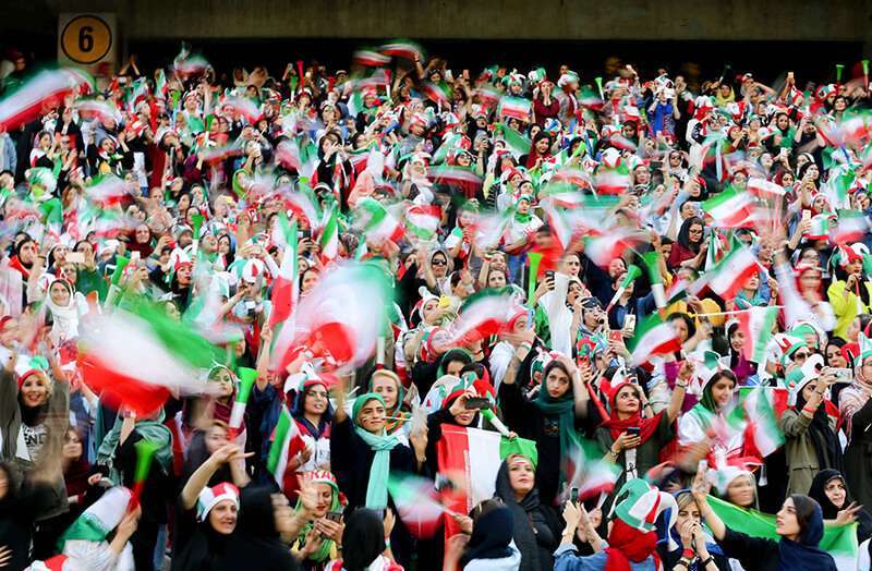 La República Islámica ha prohibido a los espectadores femeninos el acceso al fútbol y a otros estadios durante unos 40 años