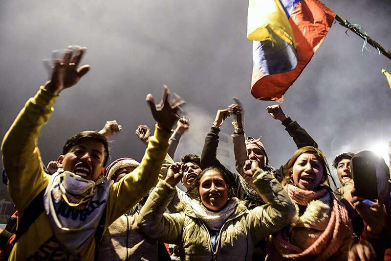 El presidente de Ecuador y los líderes indígenas llegaron a un acuerdo para poner fin a casi dos semanas de violentas protestas contra las medidas de austeridad adoptadas para obtener un préstamo multimillonario del FMI