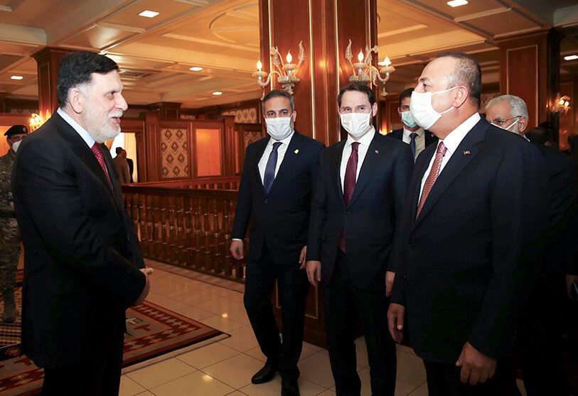 Sarraj, para mantenerse en el poder, paga 12.000 millones de dólares a Erdogan