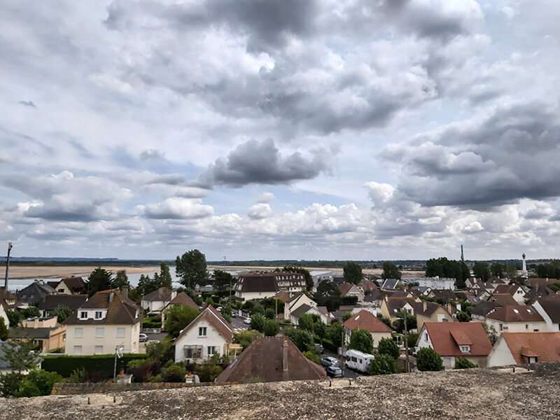 El estuario del Orne, visto desde el búnker de Ouistreham-Riva Bella. El río determina el límite de la zona de desembarco por el este