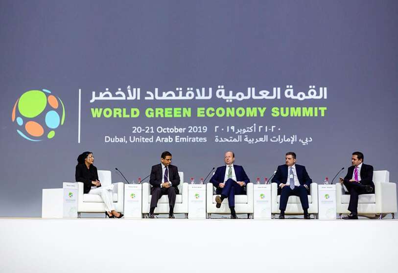 La Sesión Plenaria 4, Green Finance and investments, contó con la presencia del Dr. Ericha Becker, Socio Director, Exergy; Hasan Al Jabri, CEO, Sedco Holding Eklavya Sareen, director gerente, jefe de Asesoría, MENAT Global Banking, HSBC Bank Middle East Limited; Hitesh Asarpota, director gerente, jefe de Mercados de Deuda de Capital, Emirates NBD, como ponentes