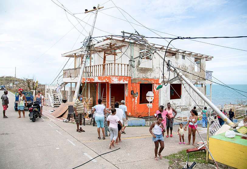 PHOTO/REUTERS : maisons endommagées et poteaux électriques abattus après la tempête Iota à Providencia, Colombie L'impact des ouragans Eta et Iota en Amérique centrale