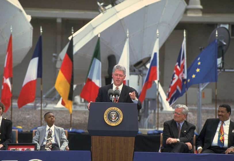 Bill Clinton durante la Cumbre de Denver, celebrada en 1997
