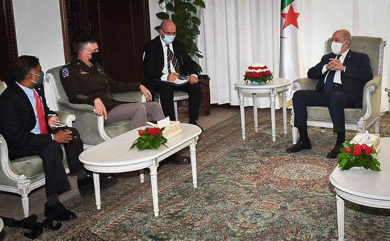 PHOTO/USAFRICOM - El general Stephen Townsend (segundo por la izquierda) fue recibido por el presidente de Argelia, Abdelmadjid Tebboune. La misión del jefe del AFRICOM consistía en intentar incrementar los cauces de colaboración entre ambos países en el plano militar
