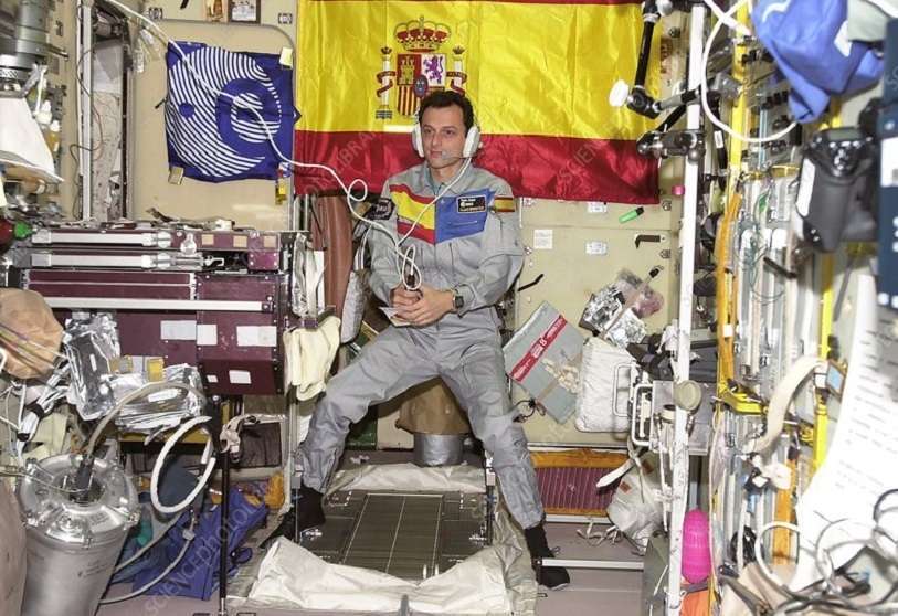 El hoy ministro de Ciencia e Innovación, Pedro Duque, permaneció días en la ISS a finales de 2003. Antes había viajado al espacio durante nueve días de octubre de 1998 en el transbordador espacial norteamericano Discovery 