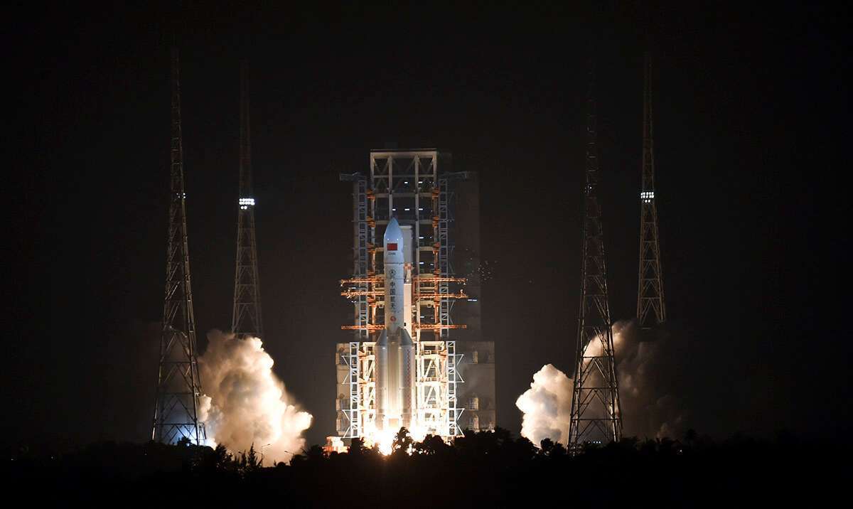 Un lanzador Larga Marcha 5 disparado desde Centro Espacial de Wenchang, a 2.700 kilómetros al sur de Pekín, ha colocado en órbita a la astronave Chang’e-5 en la noche del 23 de noviembre, hora peninsular española