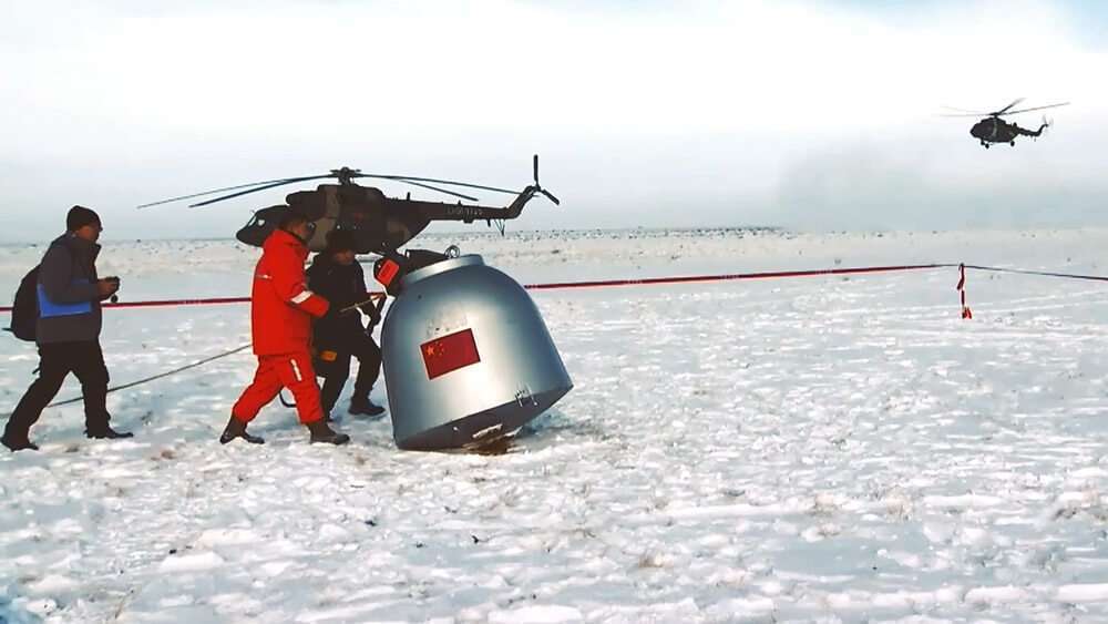 El dispositivo aeroterrestre de búsqueda y rescate había realizado numerosos ensayos de la recuperación de la cápsula, uno de los cuales recoge la imagen. Estaba integrado por una escuadrilla de seis helicópteros biturbina Mil Mi-171 y numerosos equipos de vehículos todo terreno