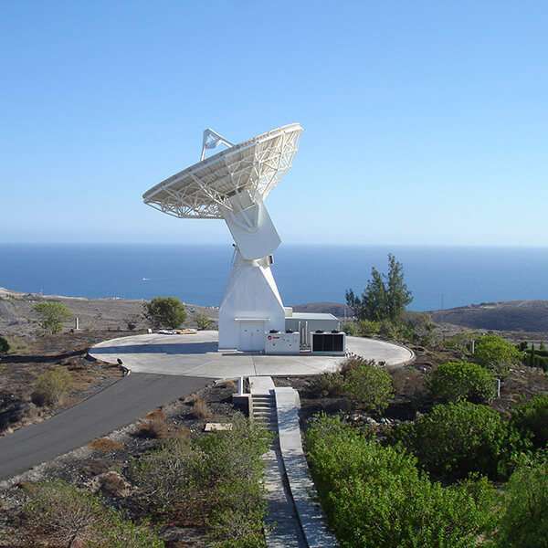 La antena de 15 metros de diámetro instalada en la estación de Maspalomas del Centro Espacial de Canarias del INTA, que ha contribuido al seguimiento y telemetría del regreso de Chang’e-5