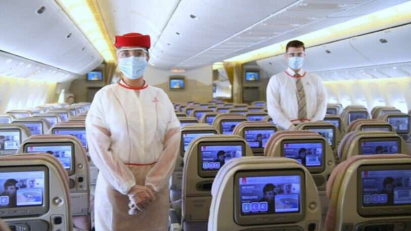 PHOTO/Emirats - Les restrictions à la liberté de circulation, la crainte de la contagion et les quarantaines imposées aux voyageurs continuent d'entraver les liaisons transatlantiques assurées par de gros avions Le vaccin arrive en retard pour éviter le retrait forcé des grands avions de passagers