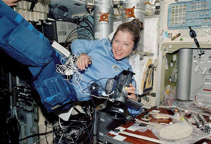 La astronauta Pamela Melroy, coronel retirada de la Fuerza Aérea, es una de las dos más firmes candidatas para dirigir la NASA. Ha llevado a cabo tres misiones al espacio en los transbordadores espaciales durante los años, 2000, 2002 y 2007 y ha sumado 38 días a bordo de la Estación Espacial Internacional