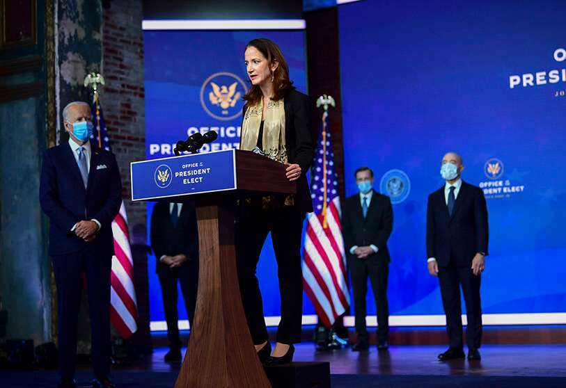 Estrecha colaboradora de Biden, a sus 52 años Avril Haines es la nominada para asumir la dirección de las 17 organizaciones que engloba la comunidad de inteligencia de Estados Unidos. Como directora de Inteligencia Nacional será la primera mujer en coordinar las actividades todos los servicios secretos