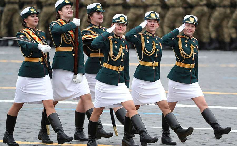 El personal militar femenino es un colectivo que en esta edición ha estado representado con unidades a pie pertenecientes a la Universidad Militar, la Academia de Transmisiones Militares y la Academia de Defensa Aeroespacial