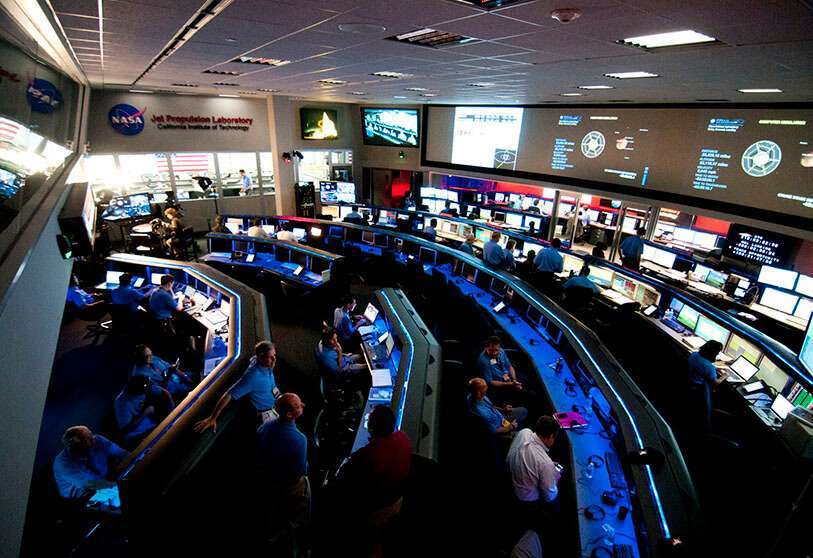 El Centro de Operaciones de Vuelo del JPL en Pasadena no está cerrado sino sujeto a teletrabajo y a reducción de personal en las misiones espaciales clasificadas como “esenciales”