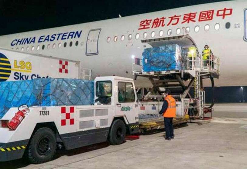 Las aerolíneas chinas están haciendo un gran esfuerzo para transportar hasta Europa grandes cantidades de suministros médicos.