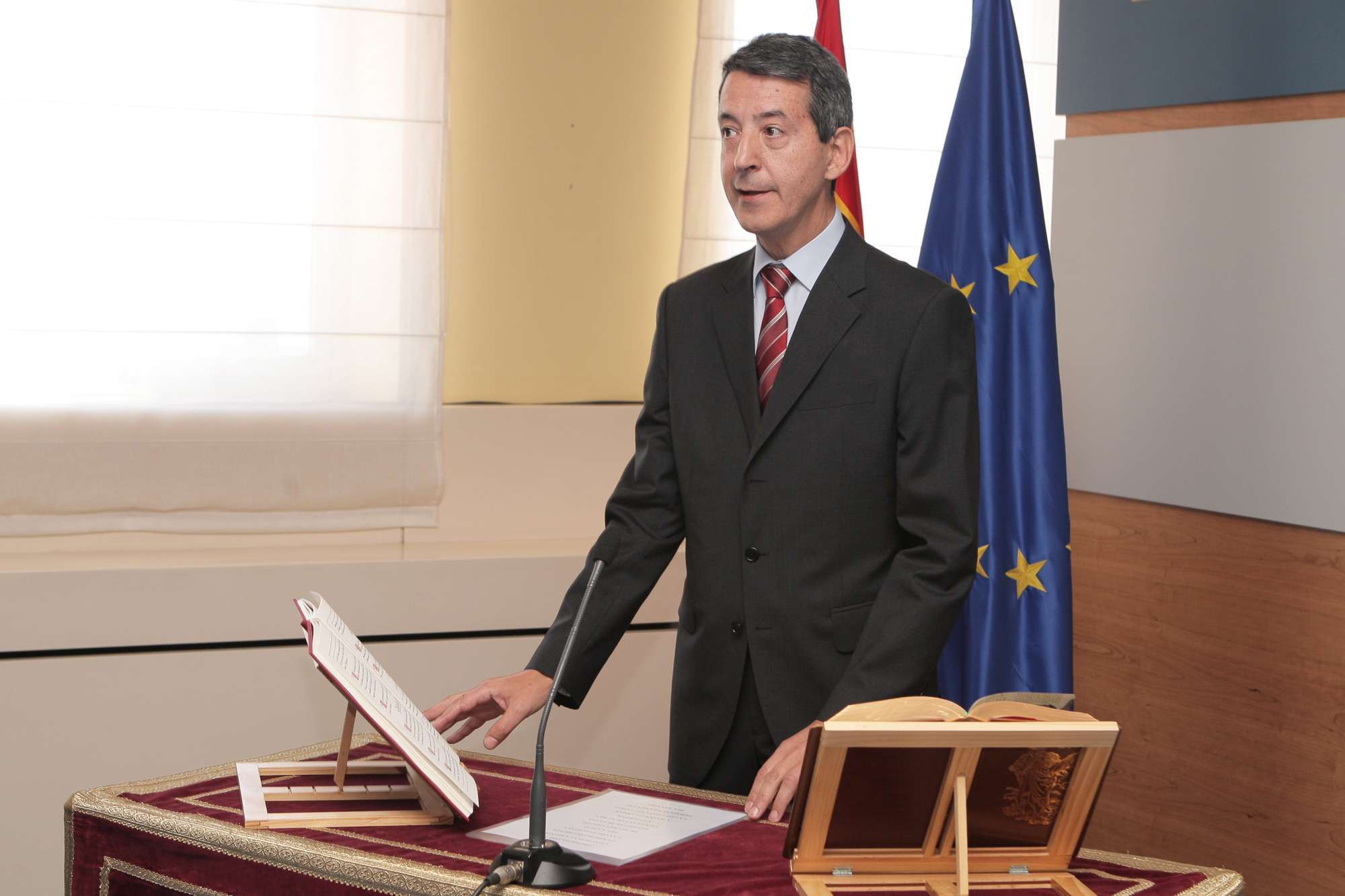 Constantino Méndez, secretario de Estado de Defensa con Carmé Chacón, es uno de los posibles candidatos que barajan los líderes empresariales de TEDAE para relevar a de Rábago