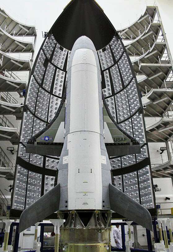 Con una longitud de 8,9 metros de longitud y cerca de 5 toneladas de peso, tiene cabida en la parte alta de los lanzadores norteamericanos Atlas V y Falcón 9