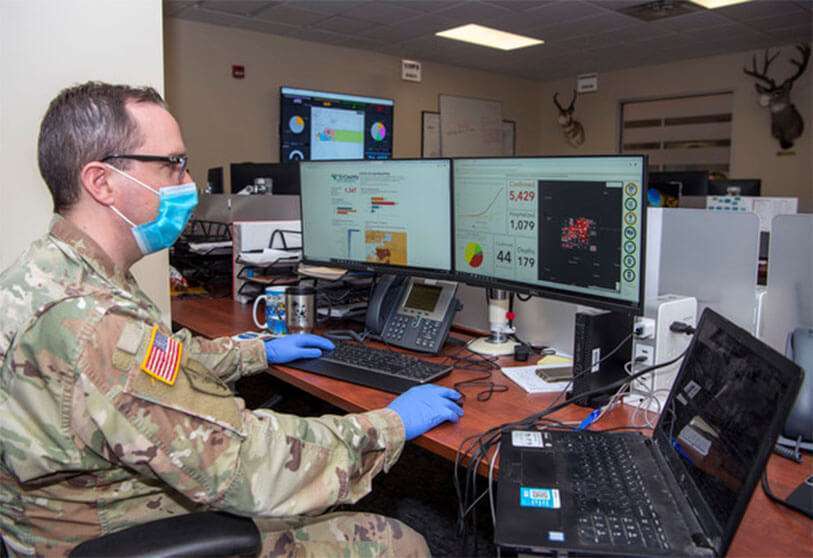 Todo el personal militar que participa en las operaciones del X-37B está obligado a utilizar mascarillas faciales, controlar su temperatura corporal, practicar el distanciamiento físico y teletrabajar siempre que sea posible