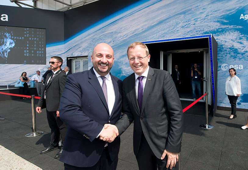 El exministro de Economía de Luxemburgo, Etienne Schneider (izquierda), ha expresado públicamente su interés por asumir el cargo que deja vacante Woerner (derecha)