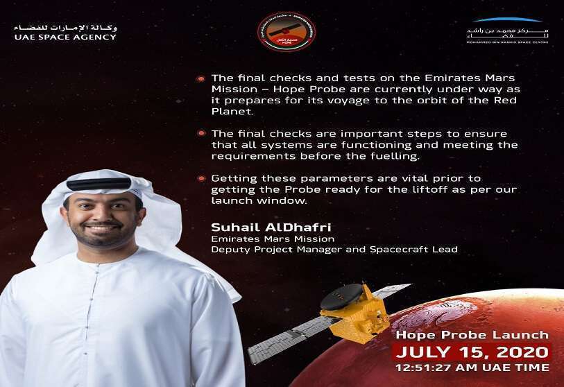 El responsable de la astronave, Suhail AlDhafri, ha dado su visto bueno a todas las pruebas y controles finales, en especial al software, los paneles solares, equipos de comunicación e instrumentos científicos embarcados