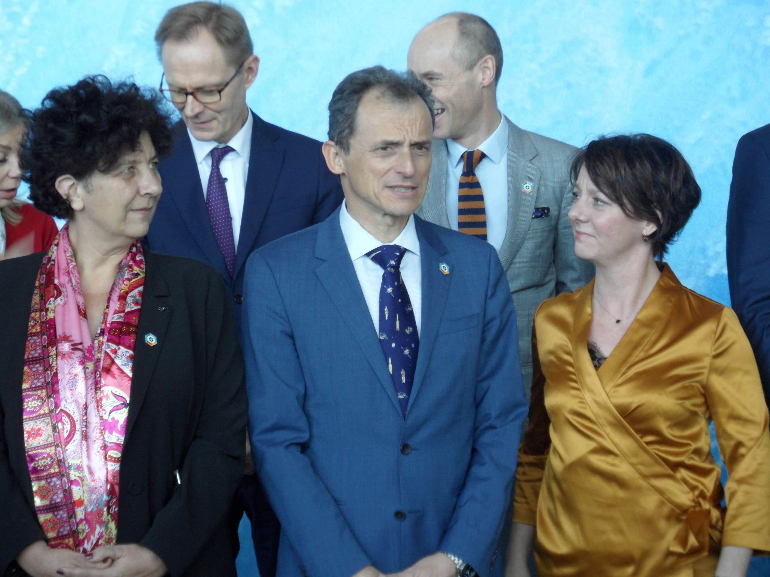El ministro de Ciencia en funciones, Pedro Duque, junto a las ministras de Educación Superior de Francia, Frédérique Vidal (izqda.), y Suecia, Matilda Ernkrans (dcha)
