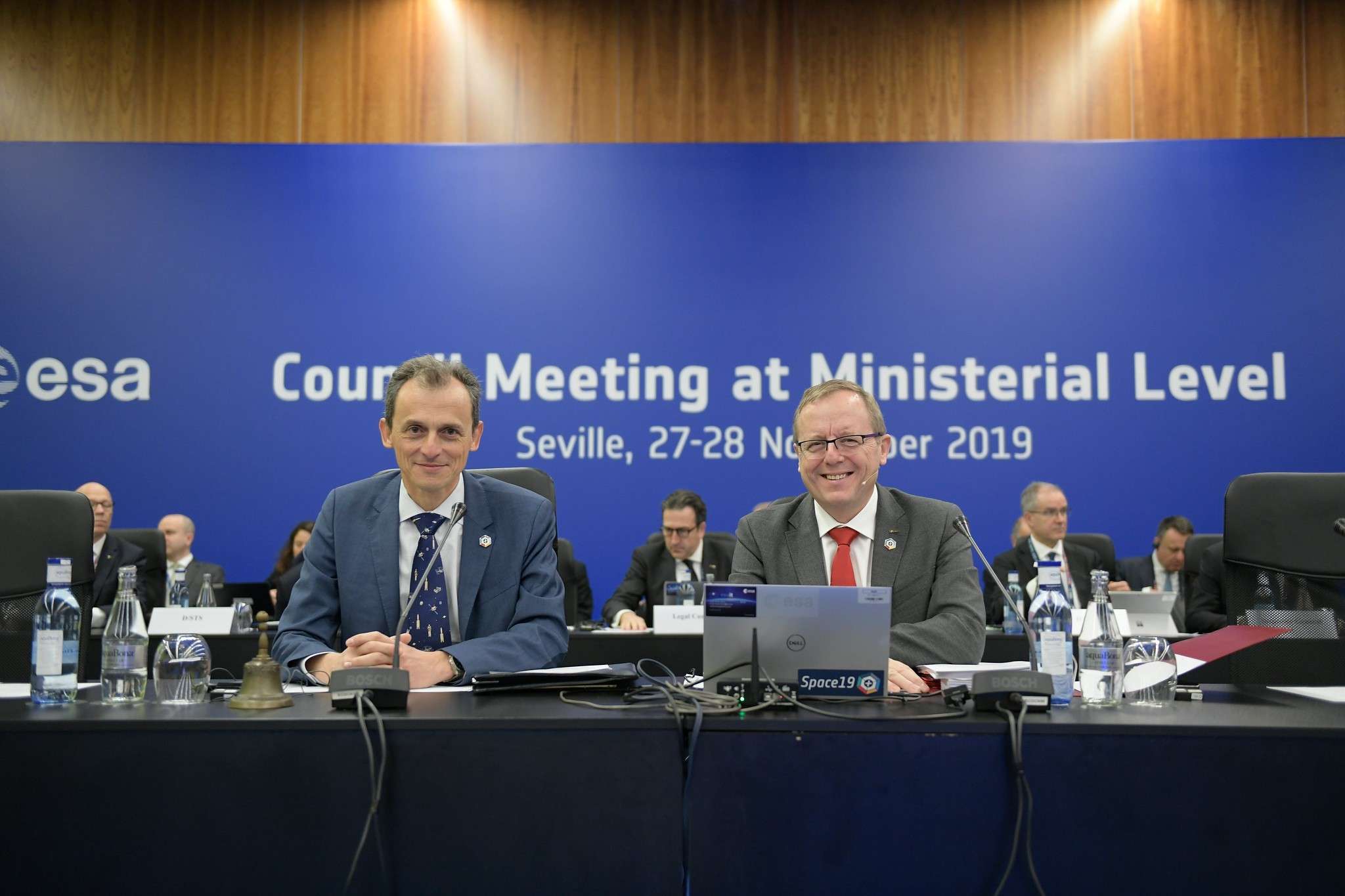 El éxito de la cumbre ministerial de la ESA de Sevilla se debe a la capacidad de organización del equipo de Pedro Duque y al tesón de Jan Woerner, director general de la ESA