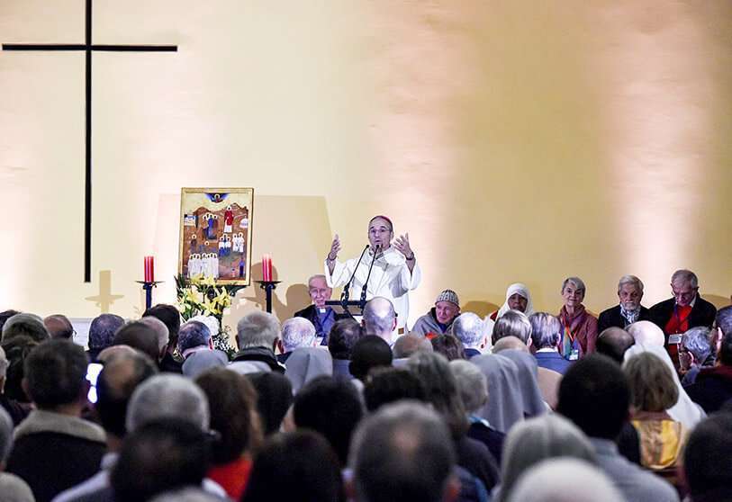 Jean-Paul Vesco, obispo dominico francés de la diócesis católica romana de Orán, habla durante una vigilia espiritual en la catedral de Santa María, en la ciudad noroccidental de Orán, en el noroeste de Argelia, el 7 de diciembre de 2018.