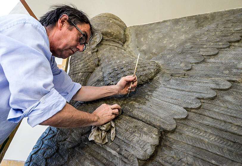 Dos réplicas de alta tecnología de estatuas asirias destruidas por el grupo del Estado Islámico (IS) en el norte de Irak fueron descubiertas el 24 de octubre en la universidad