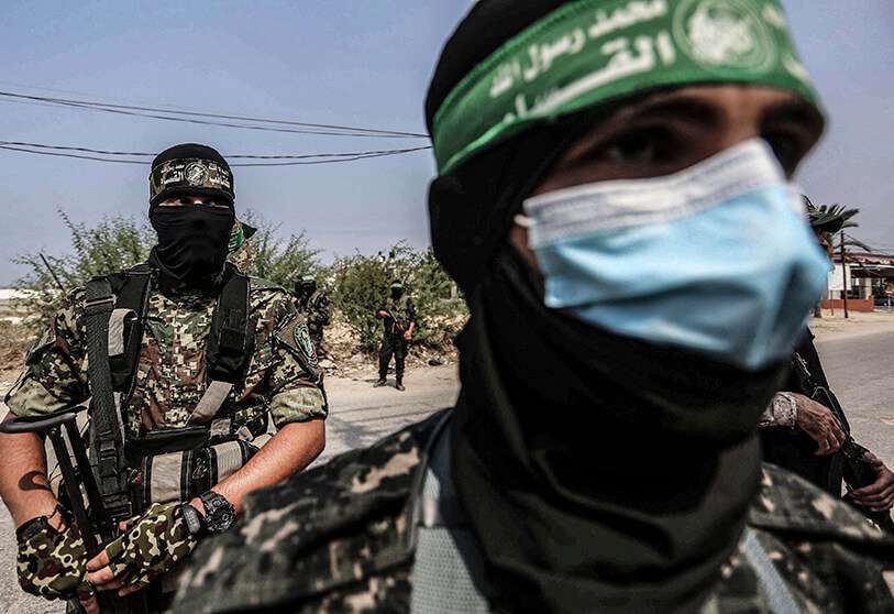 AFP/ JAAFAR ASHTIYEH -Miembros armados del movimiento palestino Fatah participan en una marcha en el campo de Al-Ain, al oeste de Nablus, en Cisjordania, l 7 de junio de 2020 